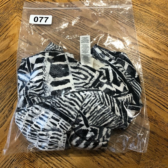 Chico’s Poncho Abstract Artsy Top - Picture 12 of 12